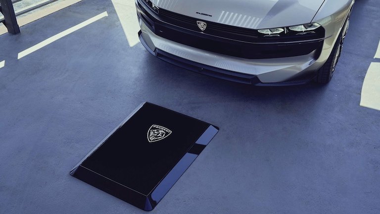 Carregamento por indução no PEUGEOT E-LEGEND CONCEPT