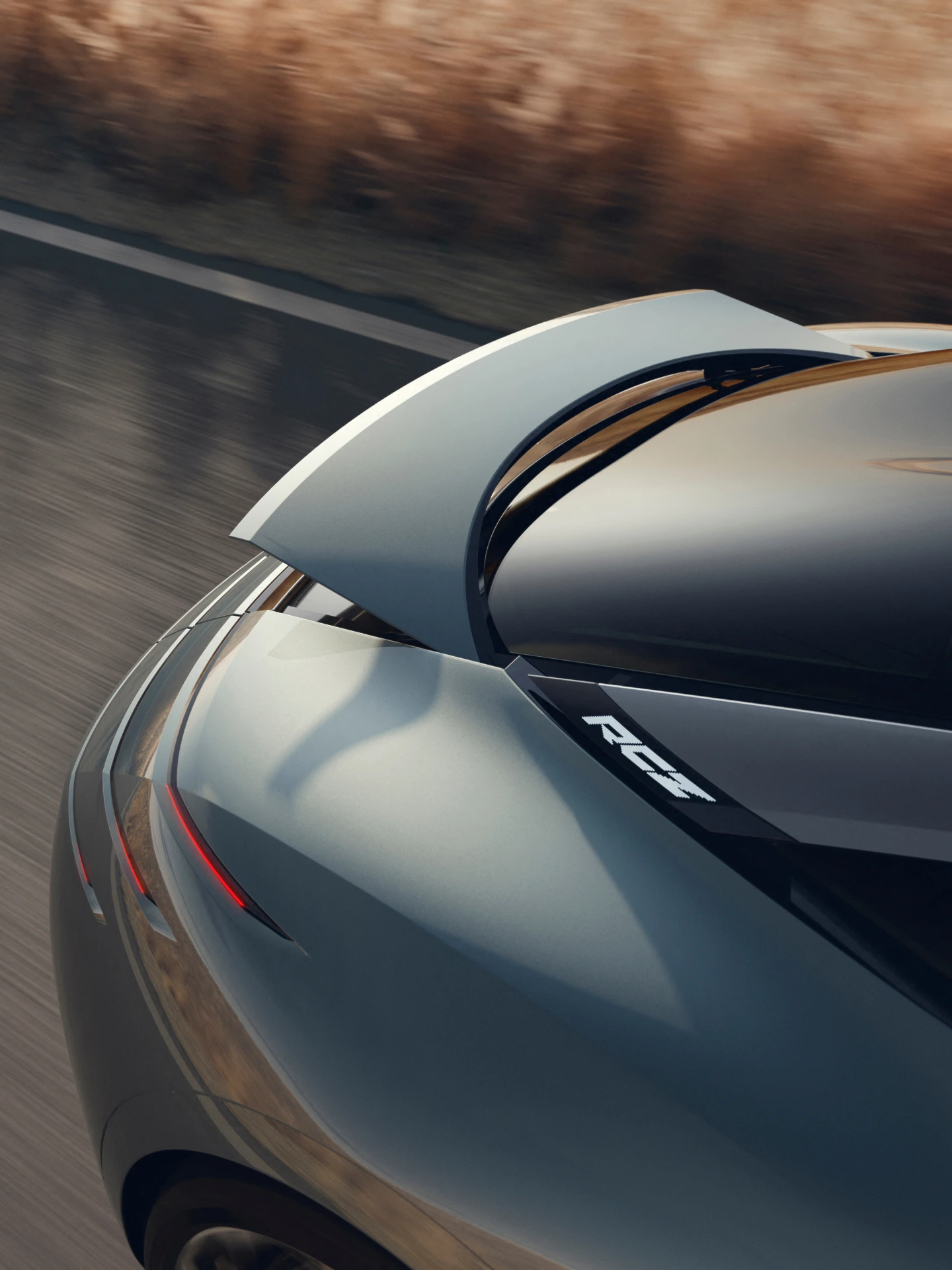 PEUGEOT RCZ Vision com o spoiler traseiro ativo acionado