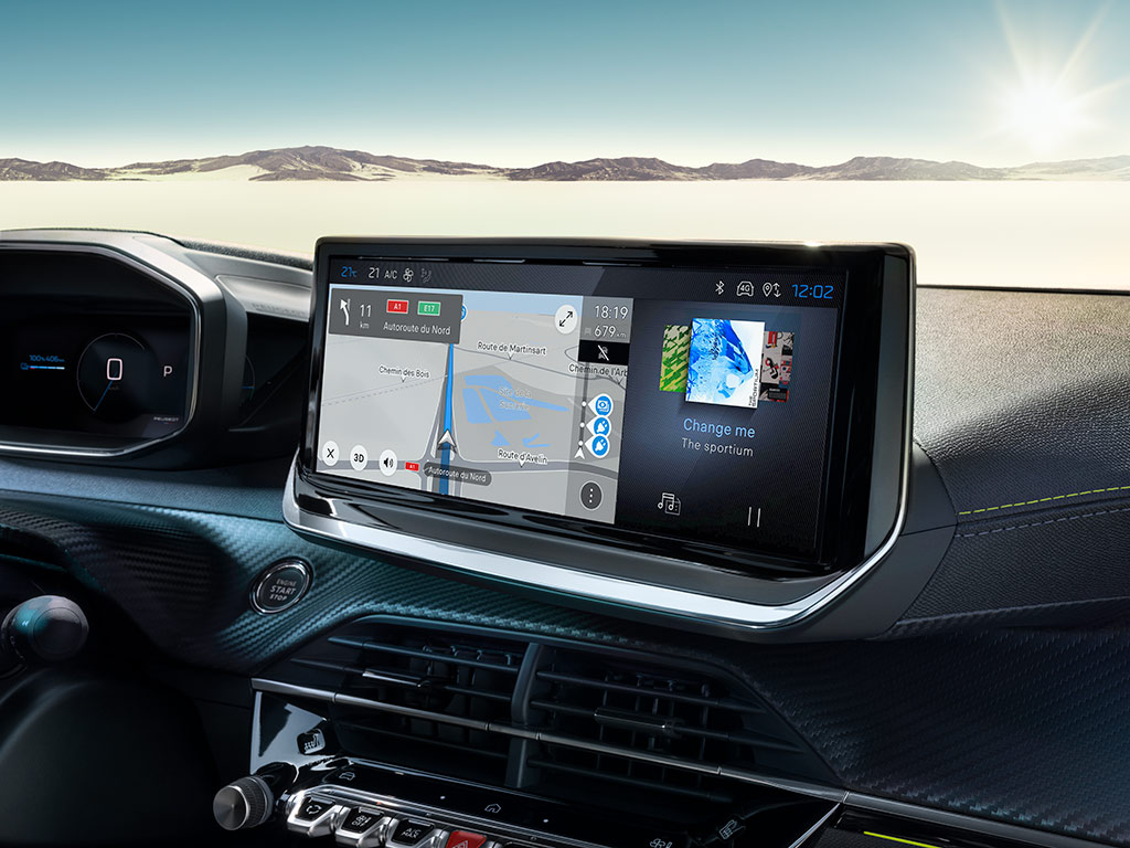 PEUGEOT E-2008 com ecrã tátil de 10''