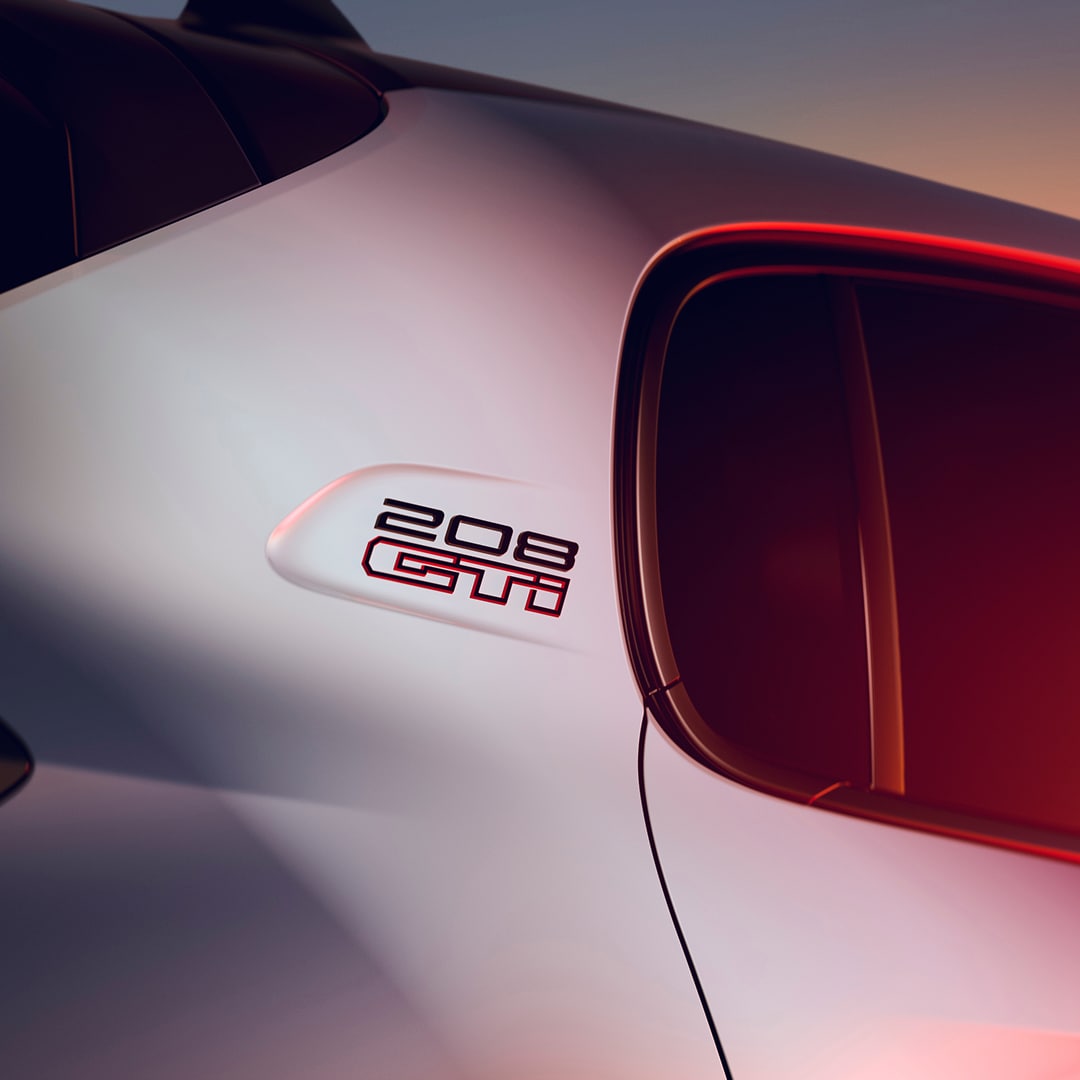 Novo PEUGEOT E‑208 GTi, detalhe do emblema 208 GTi