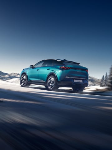PEUGEOT E-3008 Dual Motor Launch Edition na estrada