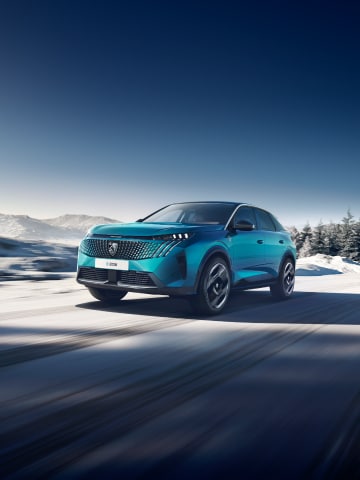 PEUGEOT E-3008 Dual Motor Launch Edition na estrada
