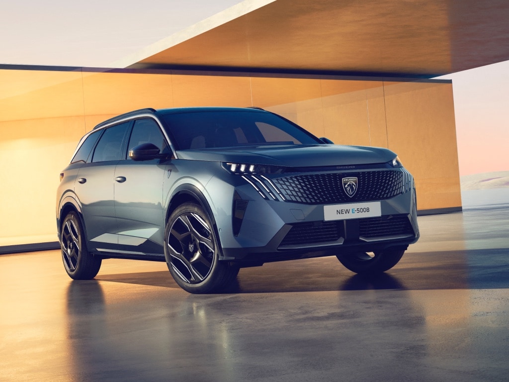 Novo PEUGEOT 5008 HYBRID Blue Ingaro vista dianteira