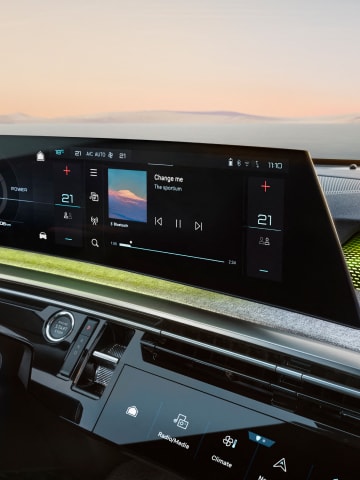 PEUGEOT i-Connect® Advanced com Ecrã tátil panorâmico