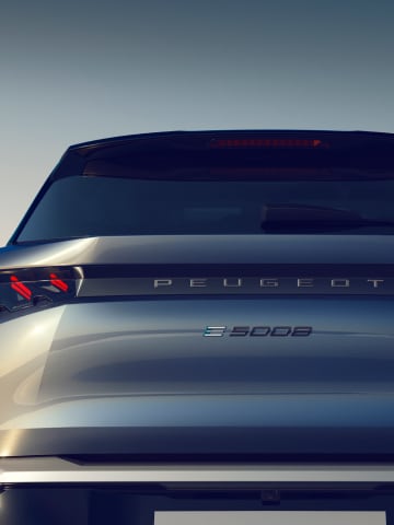 PEUGEOT E-5008 Azul Ingaro vista traseira