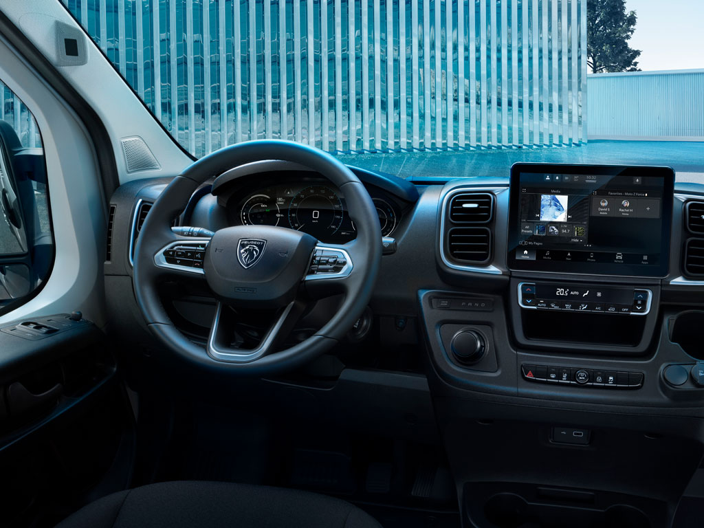 New PEUGEOT E-BOXER driving station