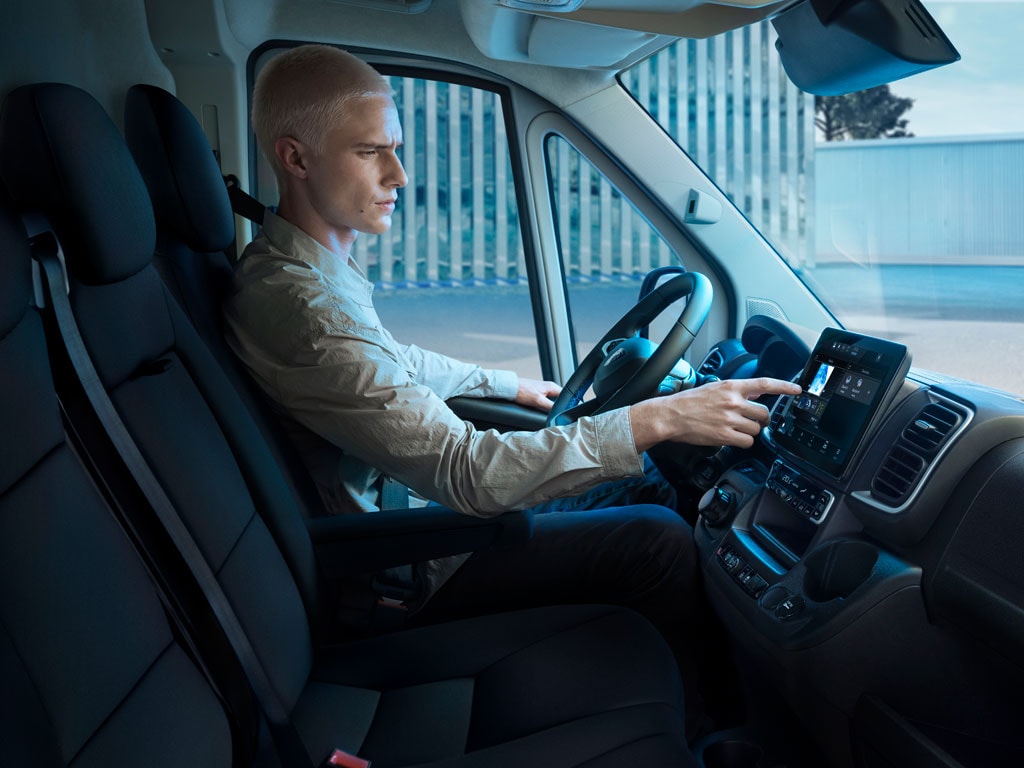 New PEUGEOT E-BOXER connected services