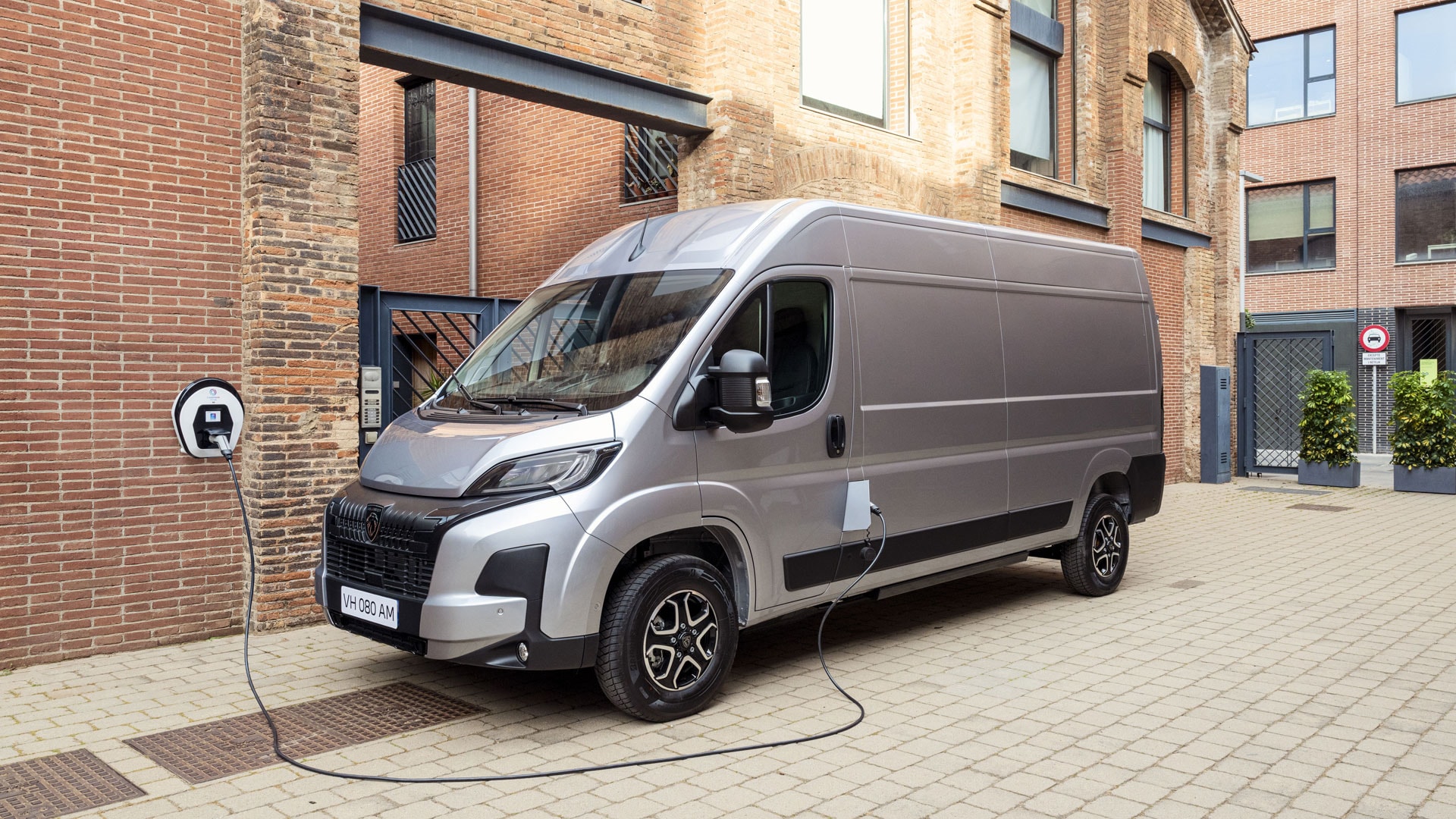 PEUGEOT E-BOXER ACTIVE