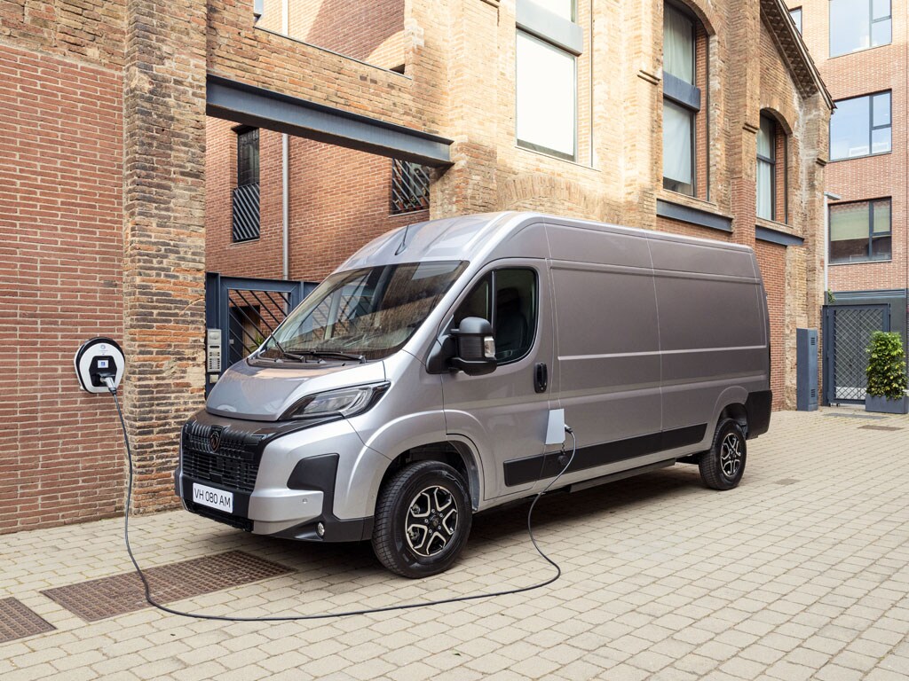 New PEUGEOT E-BOXER front view