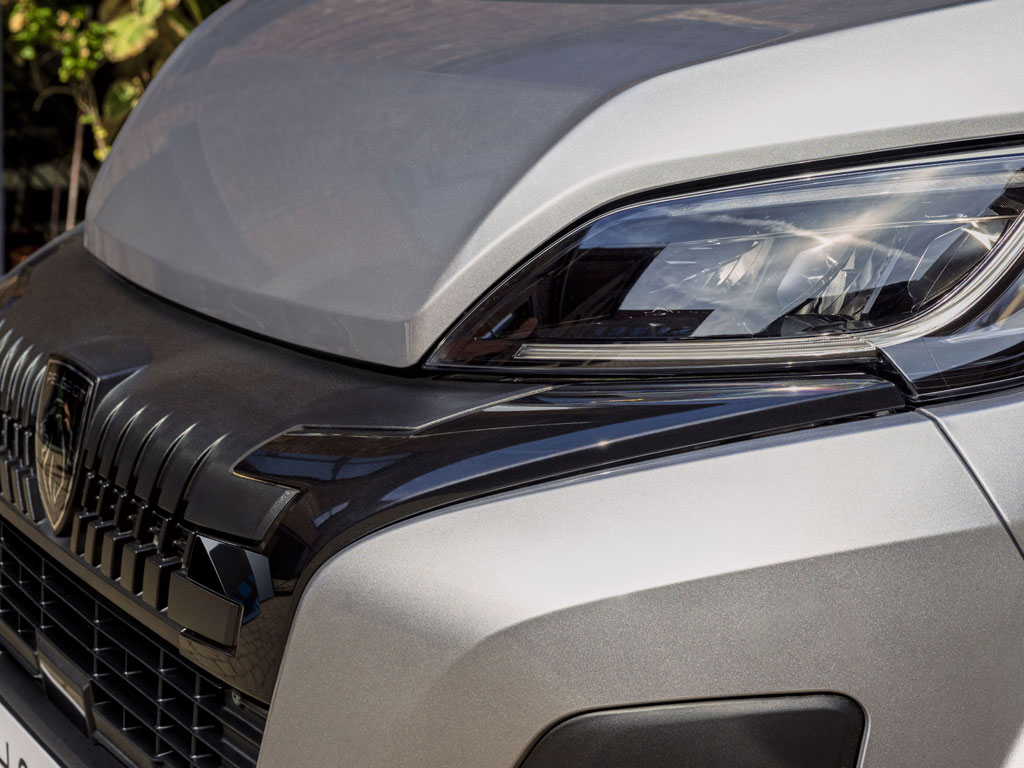 New PEUGEOT E-BOXER front lights