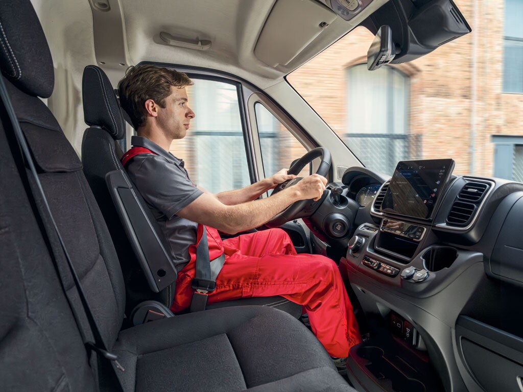 New PEUGEOT E-BOXER connected services