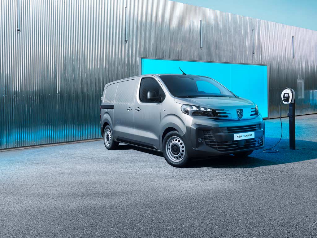 PEUGEOT E-EXPERT com estação de carregamento elétrico