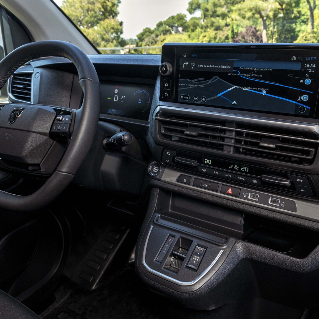 PEUGEOT E-Expert ergonomic cockpit