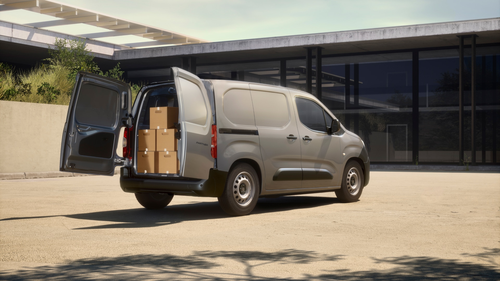 Novo PEUGEOT Partner Active durante o carregamento