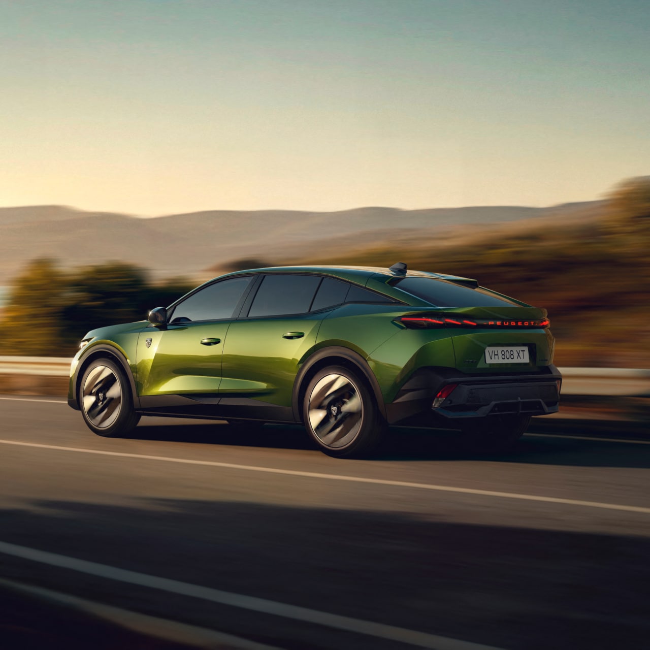 vista frontal do PEUGEOT 408 Hybrid