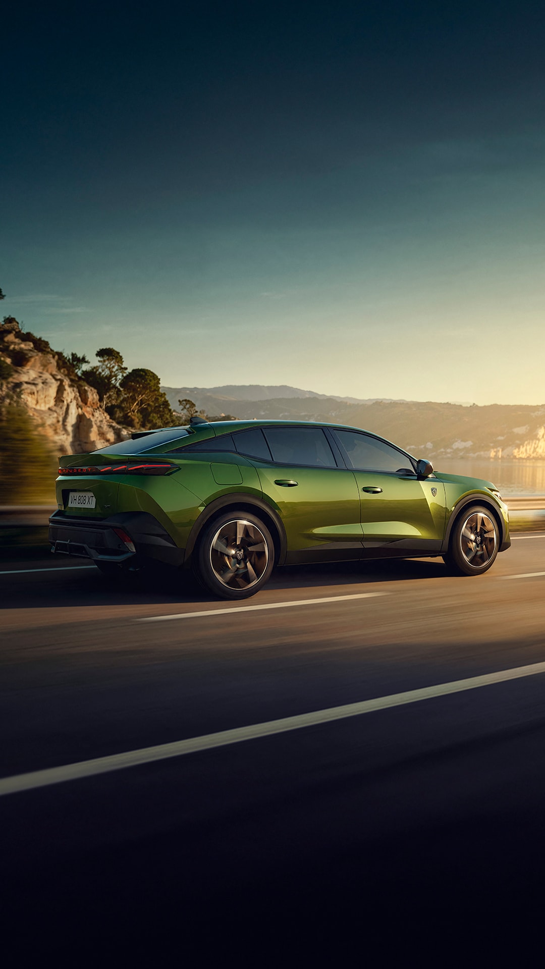 Vista traseira do novo PEUGEOT E-408