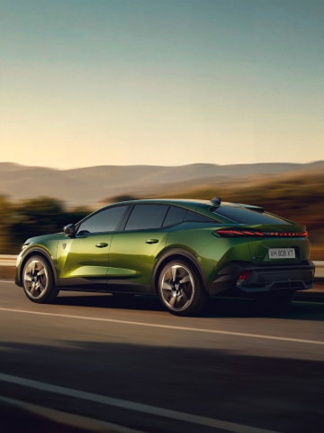 Novos sistemas de assistência à condução do PEUGEOT E-408
