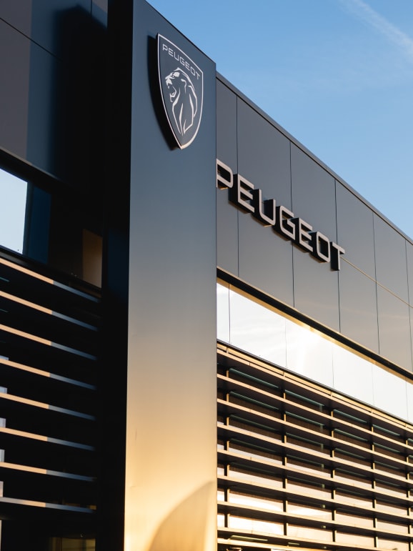 Concessionário Peugeot , vista exterior