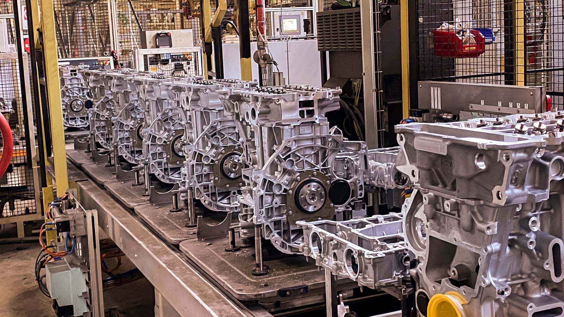 Produção do motor do Turbo 100 na fábrica